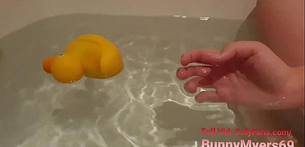  WHAT THE DUCK Bunny In The Bath!